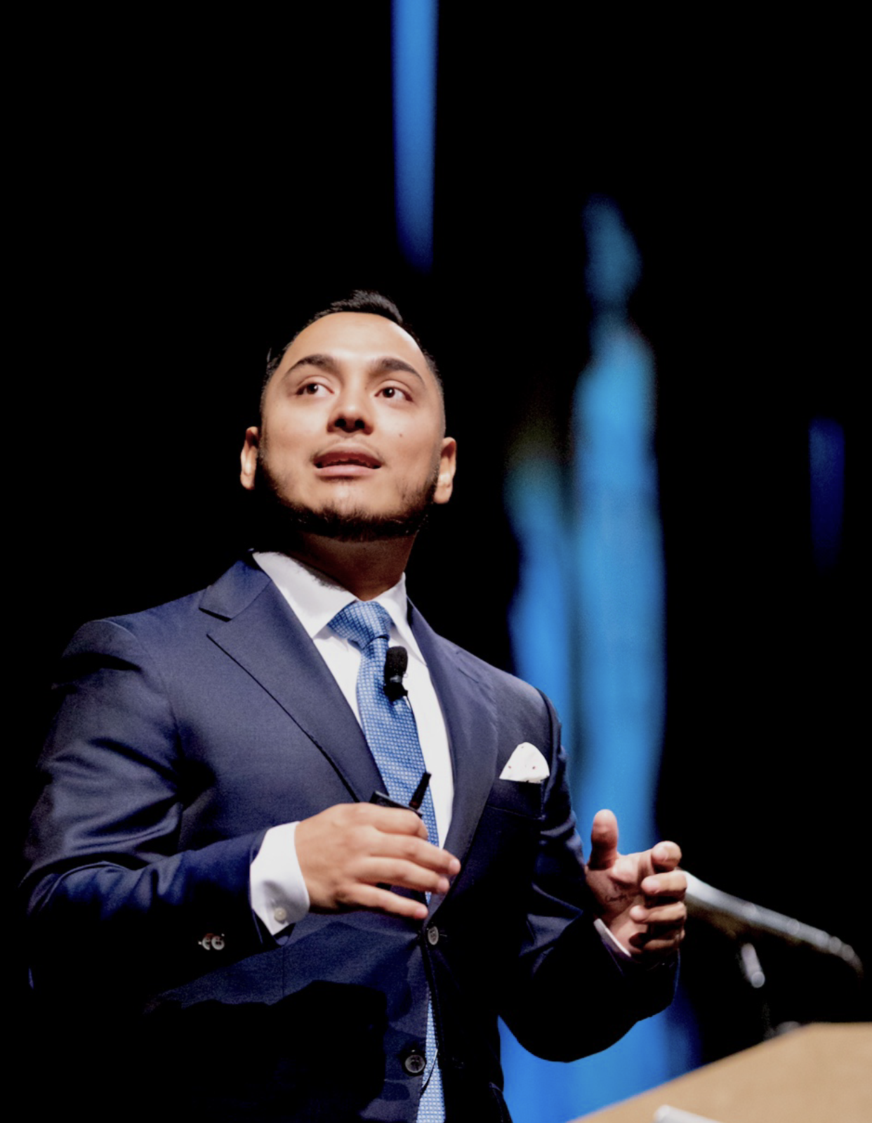 Giovan Bazan speaking on stage